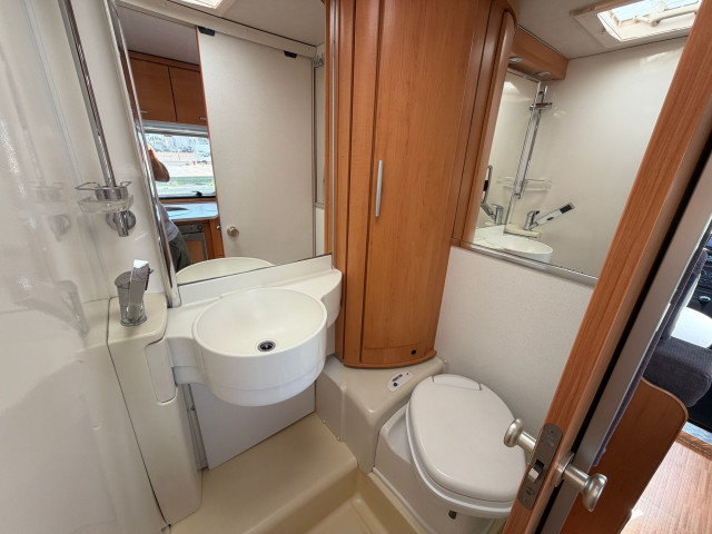 PERFILADA HYMER VAN 522