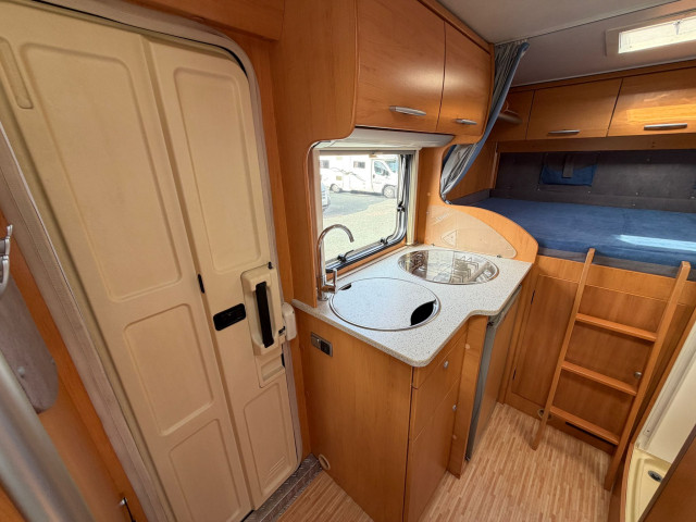 PERFILADA HYMER VAN 522
