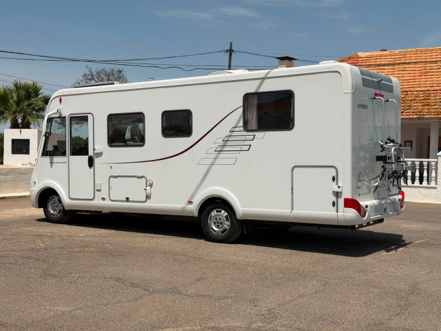 INTEGRAL HYMER B698