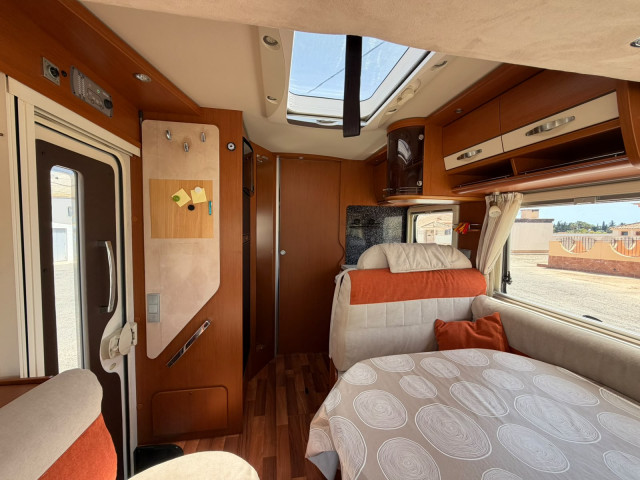 INTEGRAL HYMER B698