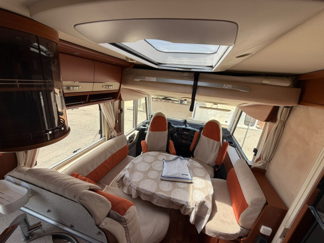 INTEGRAL HYMER B698