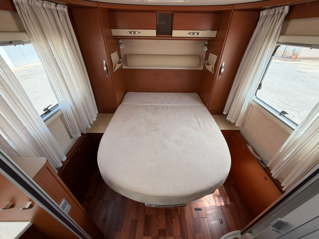 INTEGRAL HYMER B698