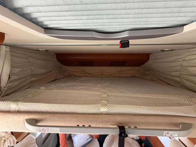 INTEGRAL HYMER B698