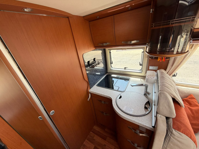 INTEGRAL HYMER B698