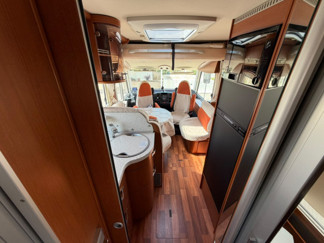 INTEGRAL HYMER B698