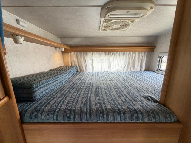 CAPUCHINA FORD BLUE CAMP