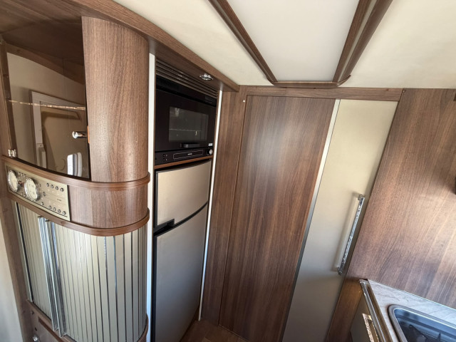 INTEGRAL BURSTNER ELEGANCE