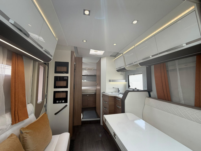 PERFILADA ADRIA MATRIX 670 DC GT EDITION
