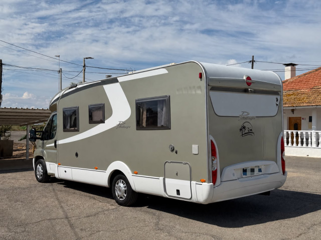 BURSTNER PRIVILEGE T727 - CAMA ISLA