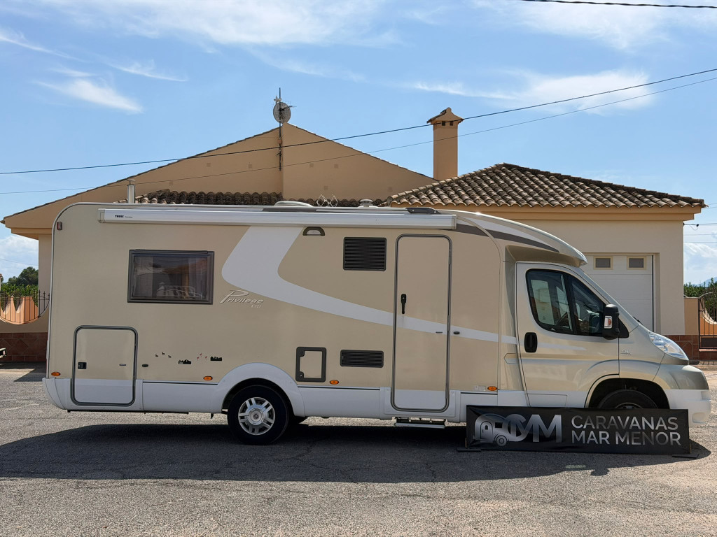 BURSTNER PRIVILEGE T727 -...