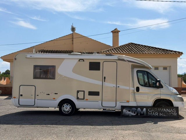BURSTNER PRIVILEGE T727 - CAMA ISLA