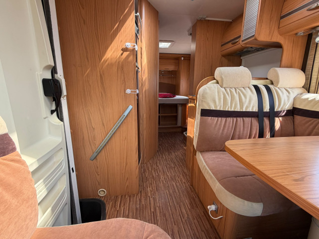 BURSTNER PRIVILEGE T727 - CAMA ISLA
