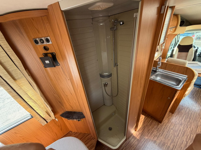 BURSTNER PRIVILEGE T727 - CAMA ISLA