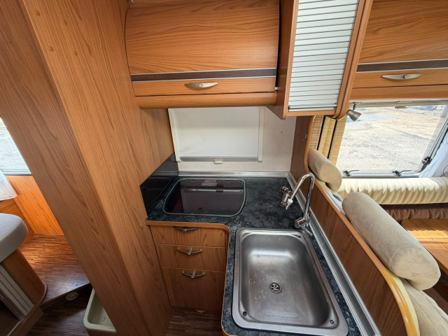 BURSTNER PRIVILEGE T727 - CAMA ISLA