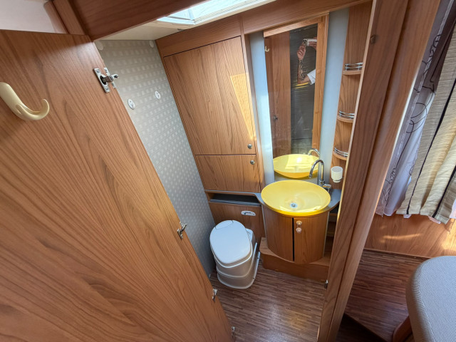 BURSTNER PRIVILEGE T727 - CAMA ISLA