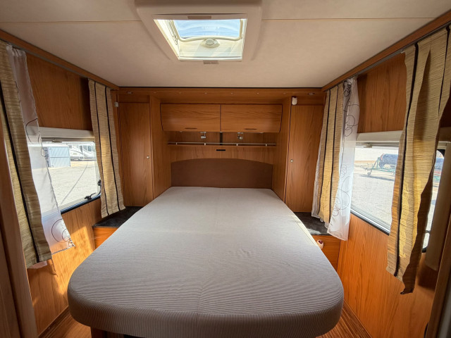 BURSTNER PRIVILEGE T727 - CAMA ISLA