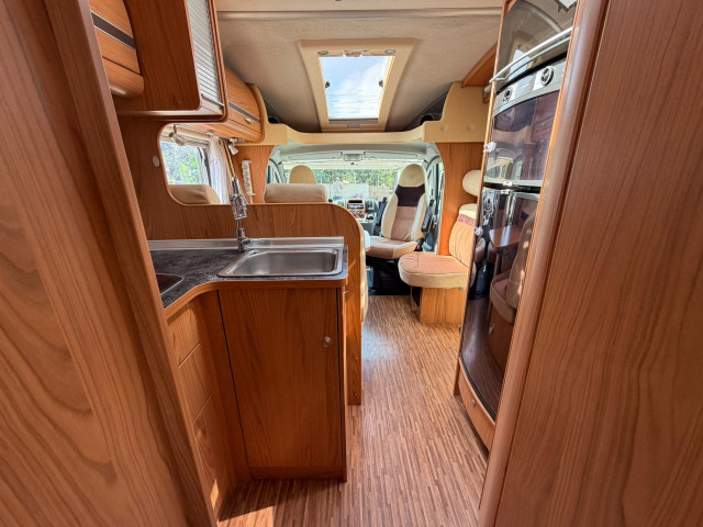 BURSTNER PRIVILEGE T727 - CAMA ISLA