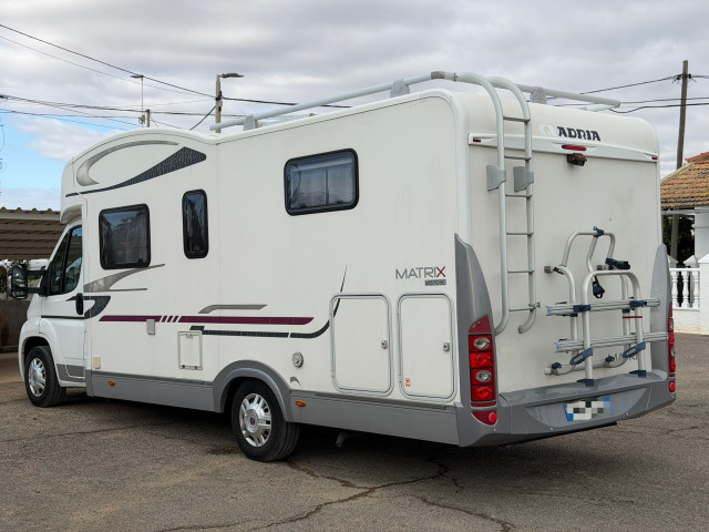 ADRIA MATRIX M670 SC - 2010 - CAMA ISLA - GARAJE XL