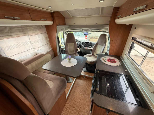 ADRIA MATRIX M670 SC - 2010 - CAMA ISLA - GARAJE XL