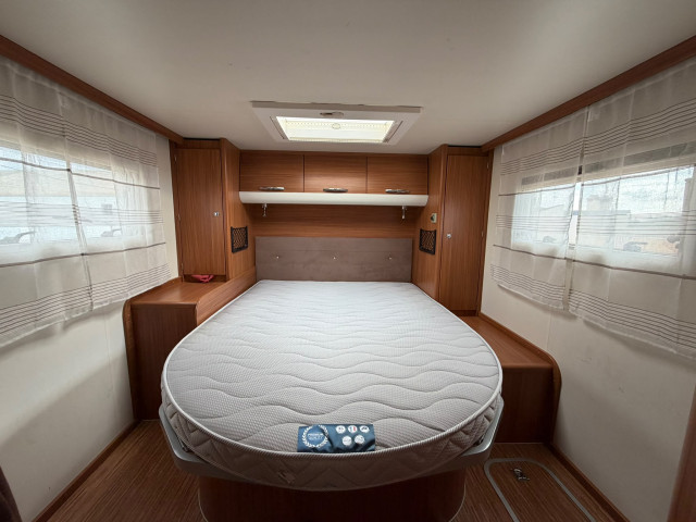 ADRIA MATRIX M670 SC - 2010 - CAMA ISLA - GARAJE XL