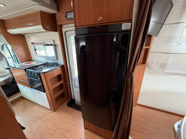 ADRIA MATRIX M670 SC - 2010 - CAMA ISLA - GARAJE XL