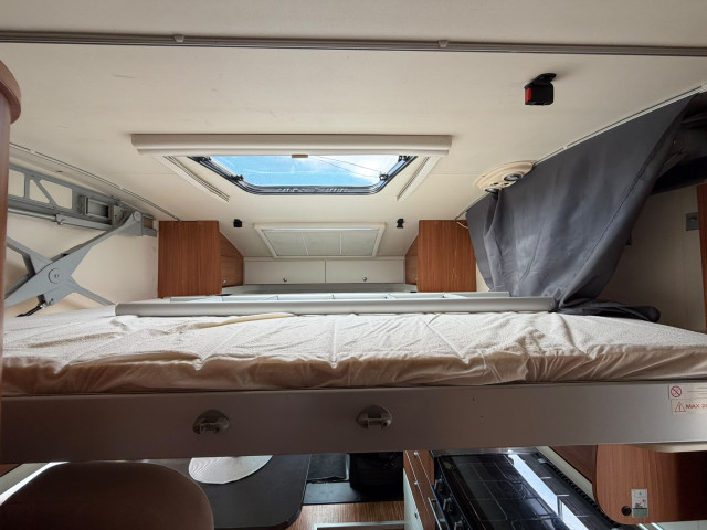 ADRIA MATRIX M670 SC - 2010 - CAMA ISLA - GARAJE XL